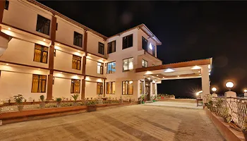 Hotel Amritara The Avadh Badrinath