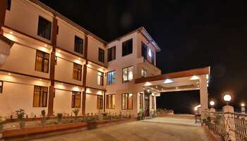Hotel Amritara The Avadh Badrinath