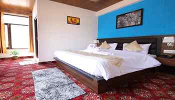 Hotel Amritara The Avadh Badrinath