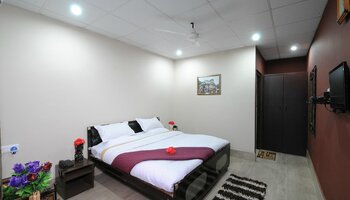 Hotel Kailash Residency Guptkashi