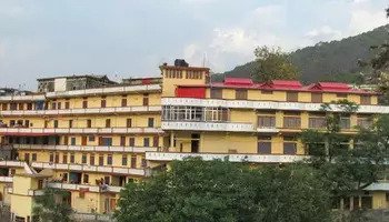  Hotel Raturi Barkot