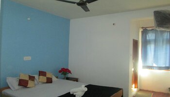  Hotel Samrat Barkot