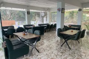 Bliss white cafe Ukhimath