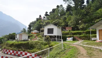 Hotel Ghughuti Resort