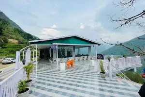 Hotel Bliss white cafe