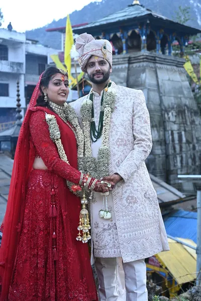 Couple with garlands